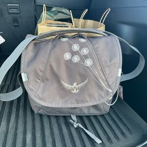 Osprey Charcoal Bag with Dandelion Print
FLAP JILL MINI